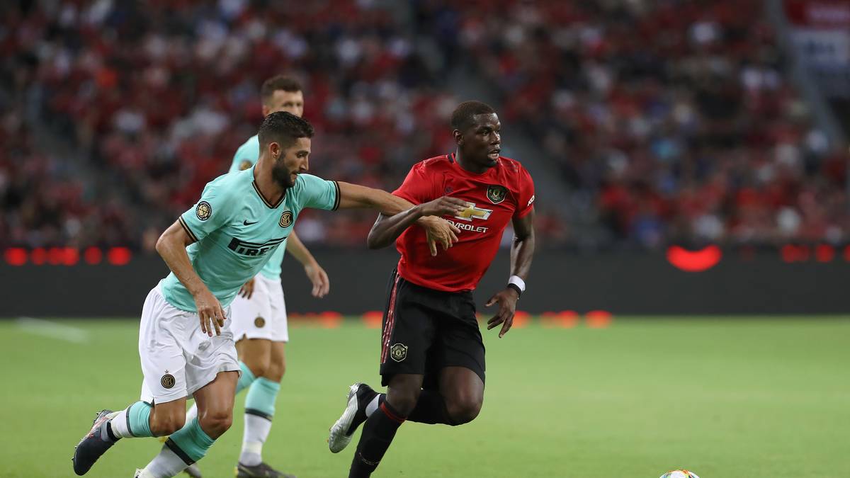PAUL POGBA (Manchester United): Trainer Zinédine Zidane will unbedingt seinen französischen Landsmann und Weltmeister zu Real Madrid lotsen. Für Pogba müssen die Königlichen allerdings tief in die Tasche greifen - mindestens 150 Millionen Euro sind aufgerufen. Die Red Devils dagegen haben als Ersatz für Pogba zwei Spieler im Auge