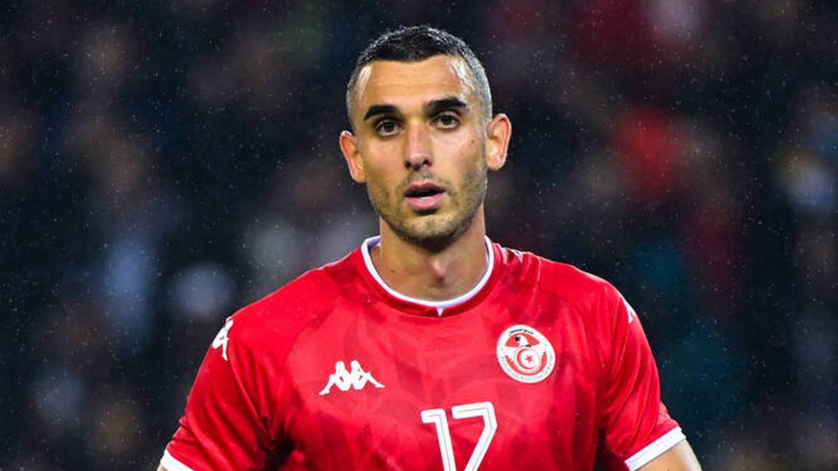 Kölner Ellyes Skhiri im Heimtrikot der Tunesier