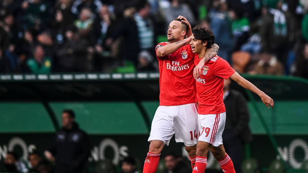 JOAO FELIX (HS/19/35 Mio.): "Joao ist nicht nur einfach eine Perle aus unserem Nachwuchs. Er steht über vielen anderen Talenten dieses Klubs", sagt Benfica-Ikone Rui Costa. Diese Aussage und die Ausstiegsklausel in Höhe von 150 Millionen Euro unterstreichen seinen Wert mehr als deutlich. In 35 Spielen kommt das junge Sturm-Juwel auf 12 Tore und 6 Assists - und das im Alter von erst 19 Jahren