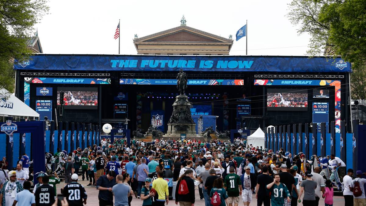 The Future is now! Zahlreiche NFL-Fans machen sich auf den Weg zum Spektakel am Philadelphia Museum