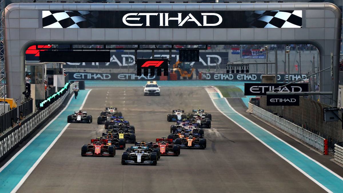 ÖSTERREICH - KRONEN ZEITUNG: "Lewis Hamilton hat in Abu Dhabi den letzten WM-Lauf der Formel-1-Saison 2019 gewonnen und das Jahr seines sechsten WM-Titels mit dem 84. Grand-Prix-Sieg gekrönt. Hamilton führte souverän von Beginn weg und fuhr ein einsames Jubiläums-Rennen"
