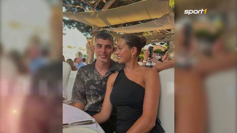 Bei Kai Havertz läuft es beruflich und privat. Erst sein Mega-Wechsel vom FC Chelsea zum FC Arsenal – und nun die Verlobung mit seiner Partnerin Sophia Weber!