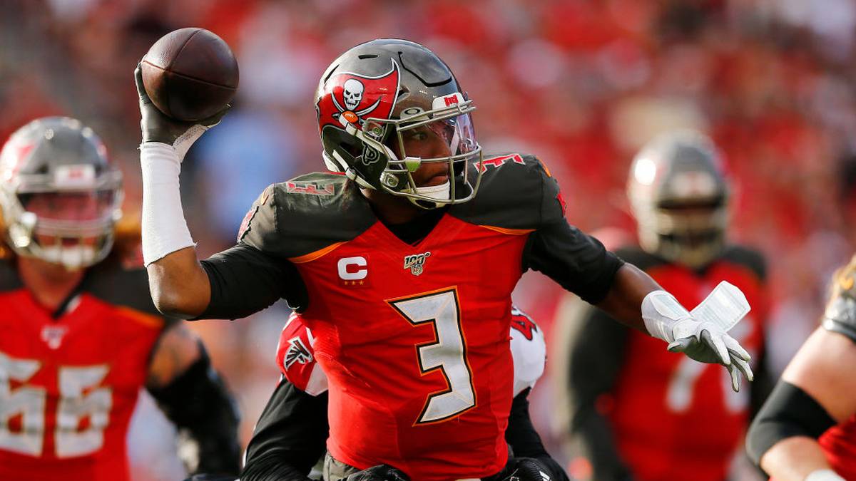 RANG 13 - JAMEIS WINSTON (Quarterback, Tampa Bay Buccaneers): An Jameis Winston scheiden sich die Geister. Auf der einen Seite stehen 2019 solide 30 Touchdowns, auf der anderen aber 30 Interceptions. In der Offseason ließ er sich die Augen wegen seiner Kurzsichtigkeit lasern. Angesichts der wilden Vorsaison stehen die Zeichen auf Trennung