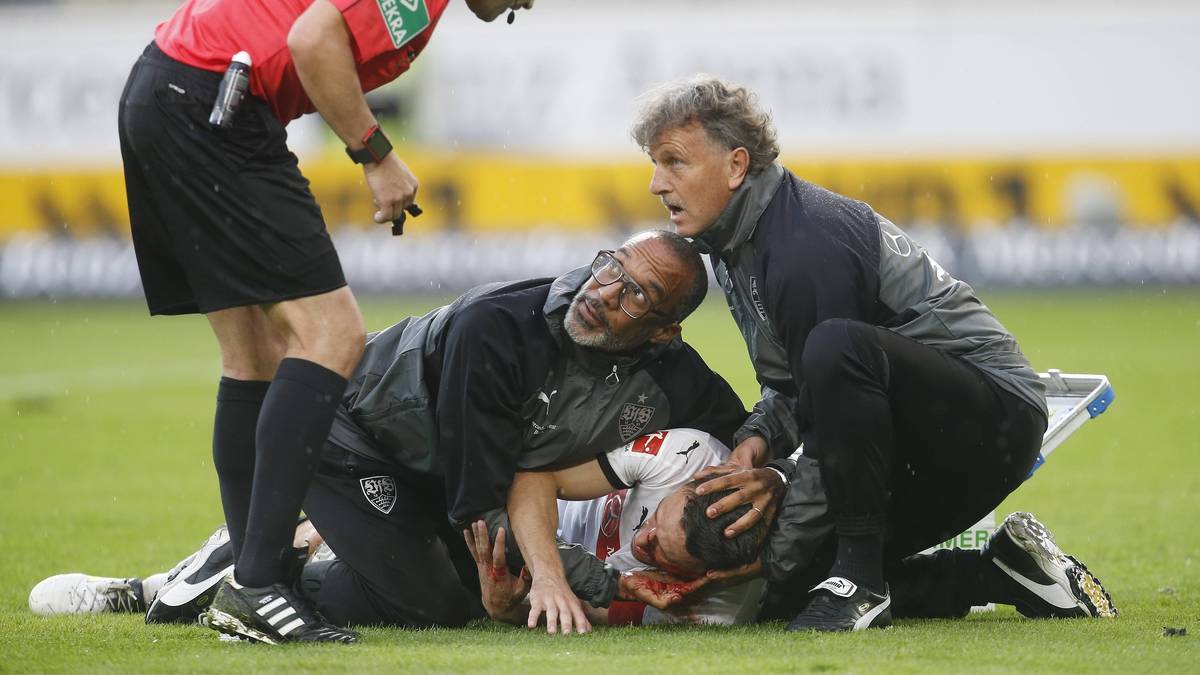 Schiri Winkmann sieht kein Foul, lässt noch mehrere Sekunden weiterlaufen. Nach dem Spiel gibt es massive Kritik - auch an Video-Assistent Aytekin. Der weigert sich, in dieser Szene einzugreifen, wertet den Zweikampf als "unglücklichen" Zusammenprall. Nicht für jedermann verständlich