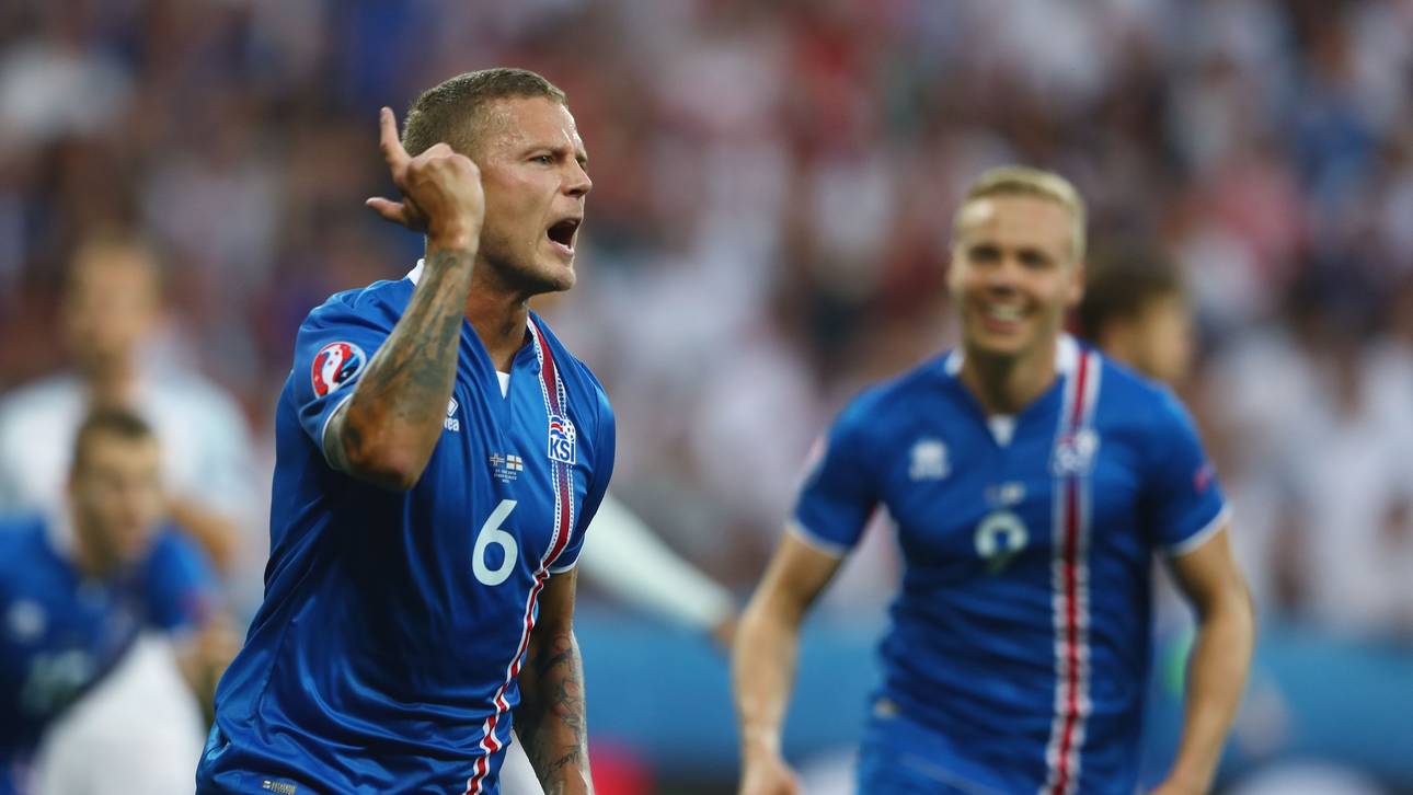 S04 und Wölfe jagen Island-Helden