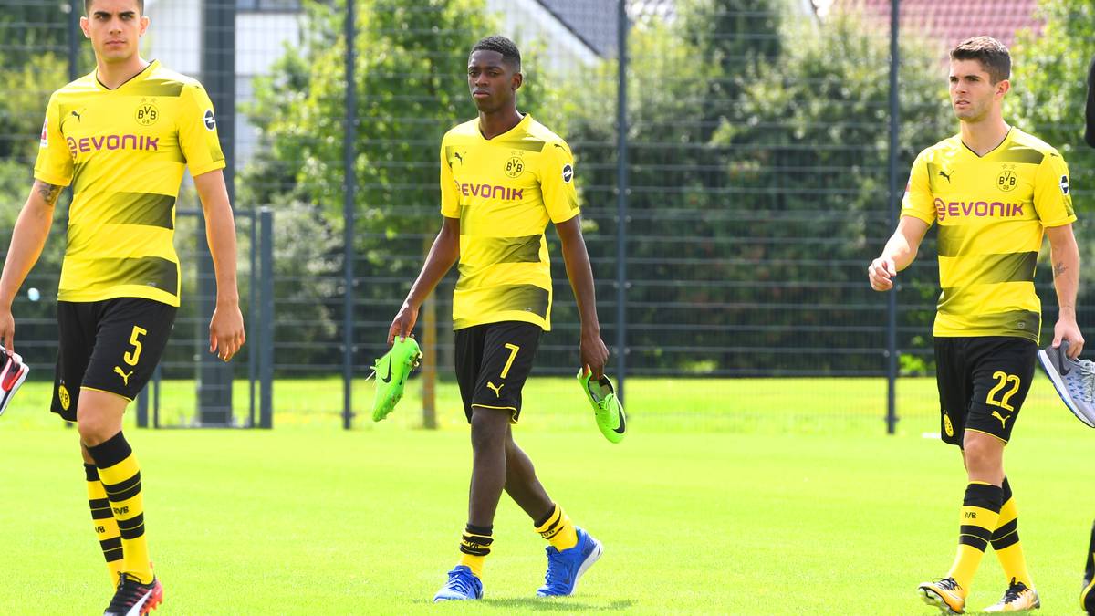 Pulisic (r.) soll den nach Barcelona abgewanderten Ousmane Dembele (M.) in Dortmund vergessen machen. Keine leichte Aufgabe. Doch der 19-Jährige zeigt immer wieder, dass er das Zeug dazu hat. Beim 1:3 in Dortmund war Pulisic bester BVB-Spieler