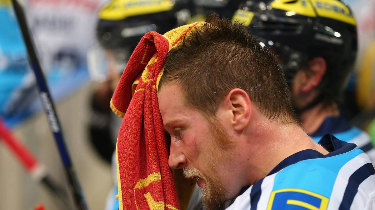 PATRICK KÖPPCHEN: Der 34-Jährige ist der absolute Dauerbrenner in der DEL. Seit November 2007 hat der Ingolstädter kein Spiel mehr verpasst. Und das ist umso bemerkenswerter, da er sich und seine Gegner keineswegs schont. Beim ERC hat man ihm bereits den Spitznamen "Iron Man" verpasst 