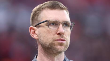 Der Deutsche Fußball-Bund hat Per Mertesacker als neuen Geschäftsführer Sport vorgestellt. Der Weltmeister von 2014 übernimmt den Posten zum 1. Januar 2027 und bildet gemeinsam mit Bundestrainer Jürgen Klopp und Sportdirektor Rudi Völler das neue sportliche Führungstrio des DFB.