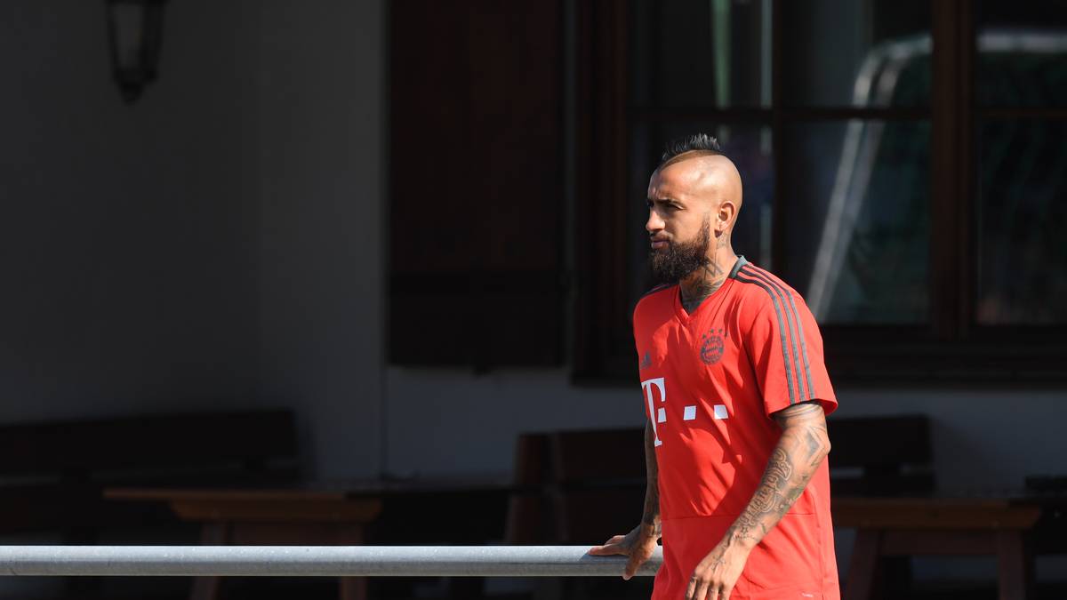 Schließlich ist das Kapitel München für Vidal am 3. August 2018 beendet. Der "Krieger" unterschreibt für drei Jahre beim FC Barcelona. Die Ablösesumme beläuft sich dem Vernehmen nach auf etwa 19 Millionen Euro