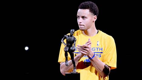 Stephen Curry wird 2015 erstmals zum MVP der NBA gewählt