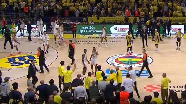 Im Video: Basketball-Eklat in Istanbul