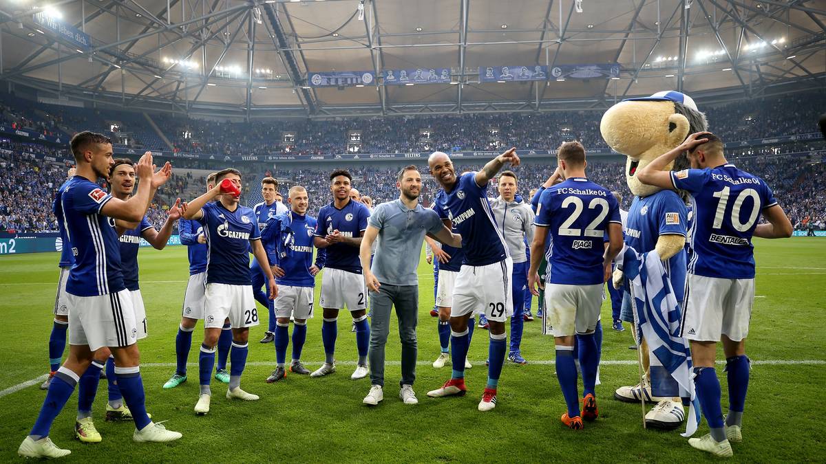 Am Ende feiern die Knappen einen verdienten 2:0-Sieg - und unterstreichen damit die Machtverhältnisse im Pott: Schalke steht vor dem BVB und hat jetzt schon vier Punkte Vorsprung auf den Rivalen