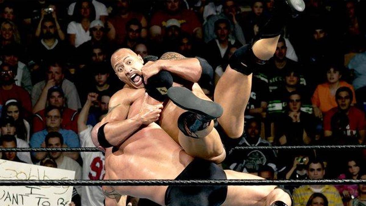 Bei Backlash 2003 besiegte Goldberg den gerade in Hollywood durchstartenden Dwayne Johnson und läutete damit seine Jagd nach Titelgold bei WWE ein