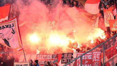 Die Fans von Mainz 05 haben im DFB-Pokal Pyrotechnik abgebrannt