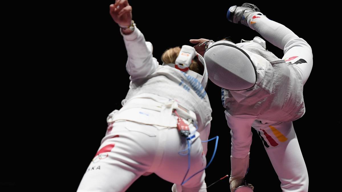 Bei einem Zusammenstoß mit der Polin fängt sich Golubytskyi einen Kinnhaken und verdreht sich das Knie