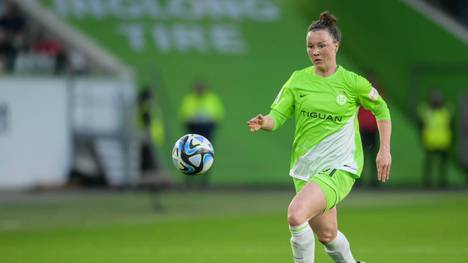 Die Nationalspielerin steht auch in der kommenden Saison im Kader des VfL Wolfsburg.