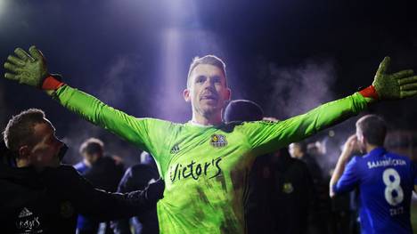 Die Regionalliga pausiert weiterhin, doch Viertligist Saarbrücken hat noch das Pokalhalbfinale vor der Brust. Während bei den Profis der Ligaalltag zurückkehrt. Ist der Alltag beim 1. FC Saarbrücken noch weit weg.