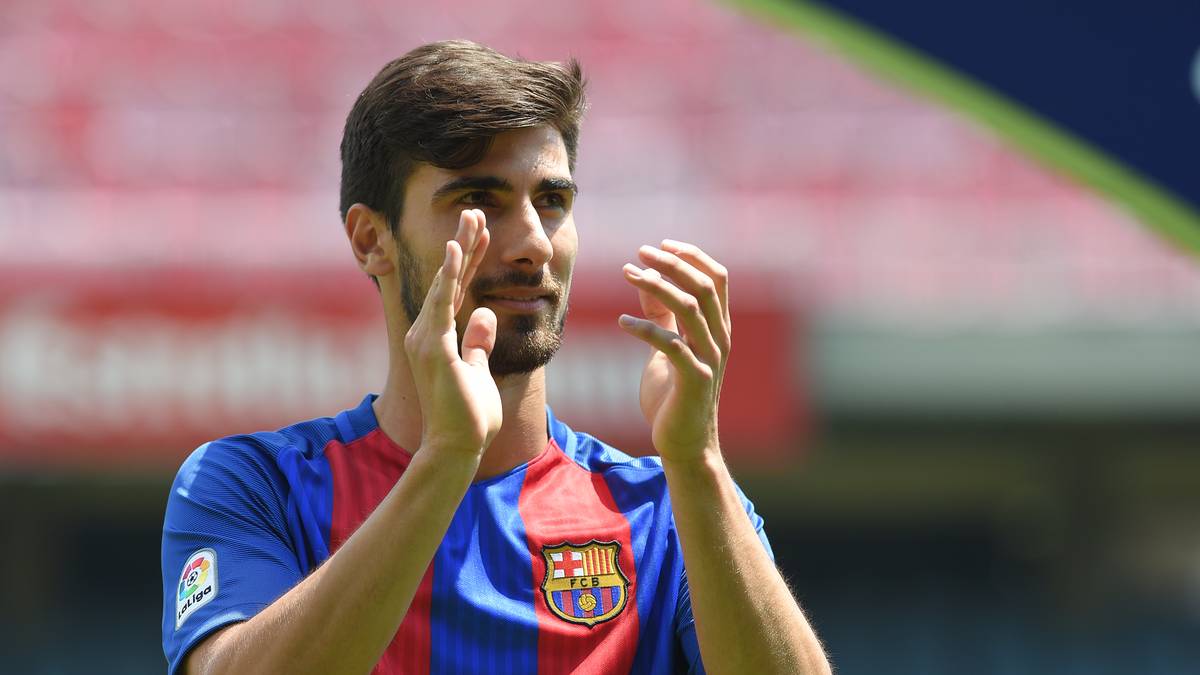 Es gab kaum einen Top-Klub in Europa, der den 23-jährigen Mittelfeldregisseur vom FC Valencia nicht verpflichten wollte. Barca stach ausgerechnet Erzrivale Real aus und sicherte sich die Dienste des portugiesischen Europameisters. Die Ablöse ist üppig und könnte aufgrund diverser erfolgsabhängiger Klauseln um 15 weitere Millionen Euro ansteigen