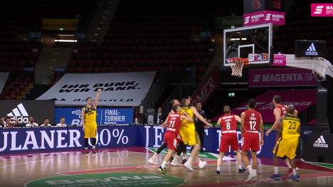 Der FC Bayern ist noch nicht in Titel-Form. Gegen Oldenburg kassierte der Meister beim 81:89 die zweite Niederlage im Turnierverlauf. 