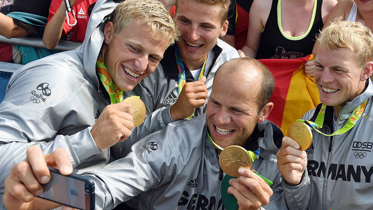 Der Kajak-Vierer der Männer mit Max Rendschmidt, Tom Liebscher, Max Hoff und Marcus Groß beschert der deutschen Kanu-Flotte einen goldenen Abschluss in Rio und distanziert Weltmeister Slowakei über1000 m deutlich. Für Rendschmidt/Groß ist es das zweite Gold dieser Sommerspiele