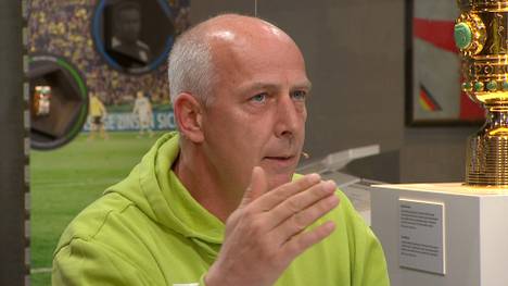 Mario Basler lässt im Fantalk kein gutes Haar an der Aufstellung des BVB gegen Manchester City, Für den SPORT1 Experten ist klar, Borussia Dortmund ist ohne Chance gegen die Skyblues.