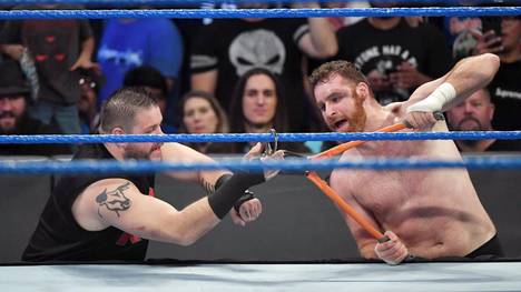 Kevin Owens (l.) und Sami Zayn müssen bei Clash of Champions ihr WWE-Aus abwenden