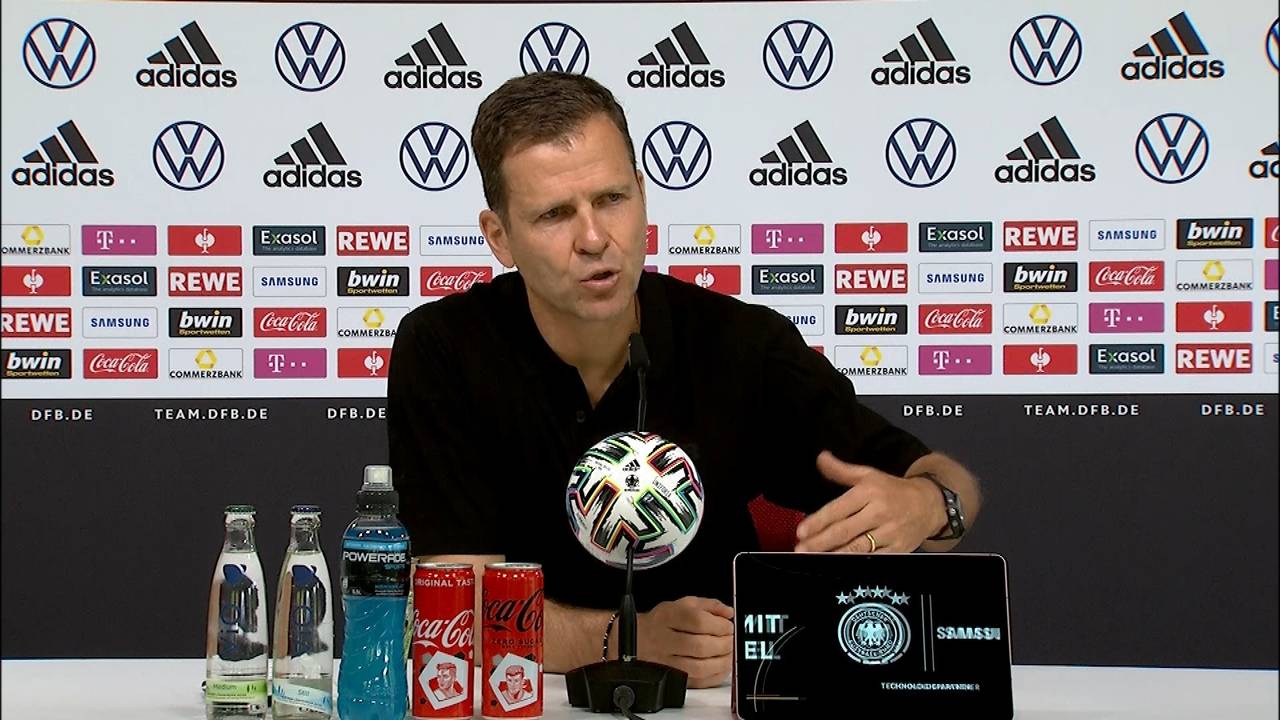 DFB-Direktor Oliver Bierhoff lobt den Zusammenhalt in der Nationalmannschaft