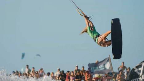 Weltmeister mit nur 16 Jahren: Fynn Hof hat sich im Saisonfinale der GKA Kite World Tour 2025 im brasilianischen Taiba zum Champion in der Freestyle-Disziplin gekrönt.