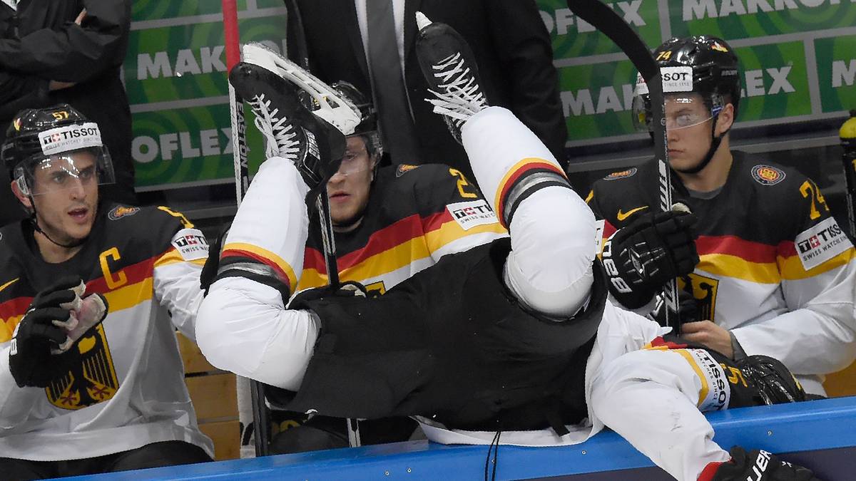 Das deutsche Team kämpft um jeden Zentimeter Eis, wird aber aber ab dem zweiten Drittel zunehmend von der Klasse der Russen überwältigt