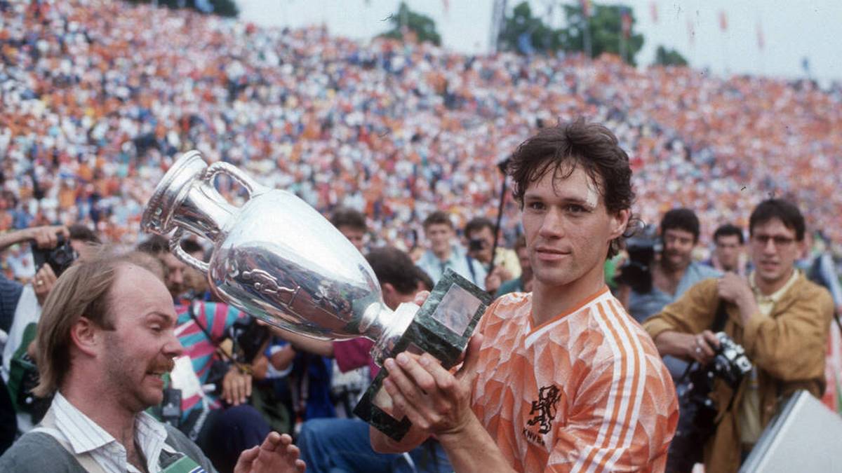 1988 hatte dann Oranje mal Grund zum Feiern - vor allem dank Torschützenkönig Marco van Basten konnten sich die Niederländer ihren ersten EM-Titel holen