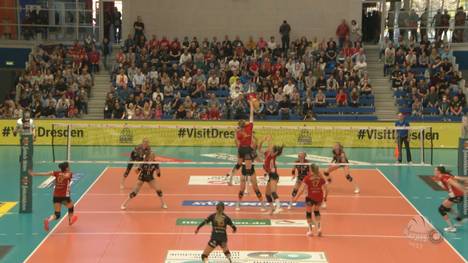 Im ersten Spiel der Halbfinalserie in den Playoffs schlägt Potsdam den Dresdner SC deutlich. Dabei ging es teils spektakulär und beeindruckend zu.