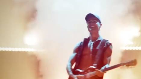 Cristiano Ronaldos Skills auf dem Fußballplatz sind allseits bekannt - doch nun zeigt der Juve-Star auch seine Fähigkeiten auf der Bühne. In einer TV-Werbung wird er zum Rockstar.