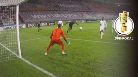 Bayer Leverkusen steht im Achtelfinale des DFB-Pokals. Das vorentscheidende Tor gegen Eintracht Frankfurt fällt allerdings aus stark abseitsverdächtiger Position.