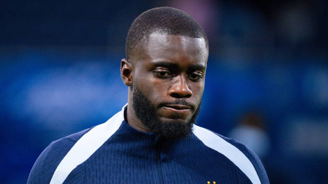 Upamecano fliegt – FCB-Fans freut’s