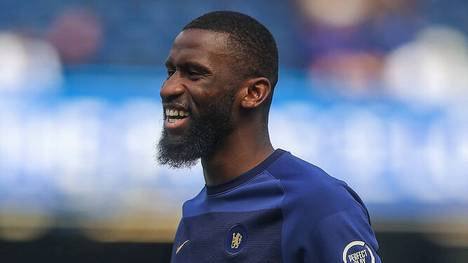 Real Madrid gibt den Wechsel von Antonio Rüdiger bekannt. Der DFB-Verteidiger unterschreibt in Madrid einen langen Vertrag.