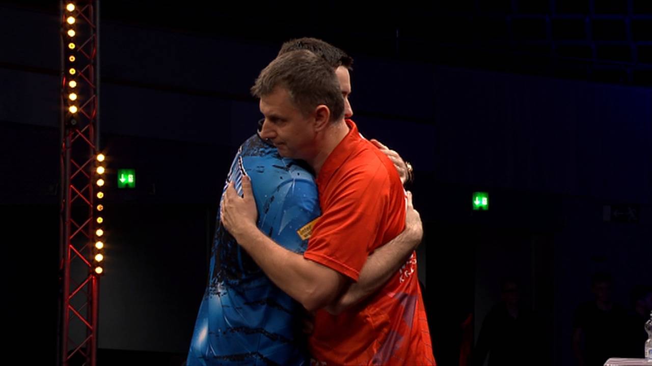 European Darts Championships: Luke Humphries siegt 6:4 gegen Krzysztof Ratajski