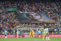 Für die Ukraine geht es am letzten Spieltag der EM-Gruppe E gegen Belgien um den Einzug ins Achtelfinale. Die Fans erinnern dabei mit einer emotionalen Botschaft an den Krieg in der Heimat.
