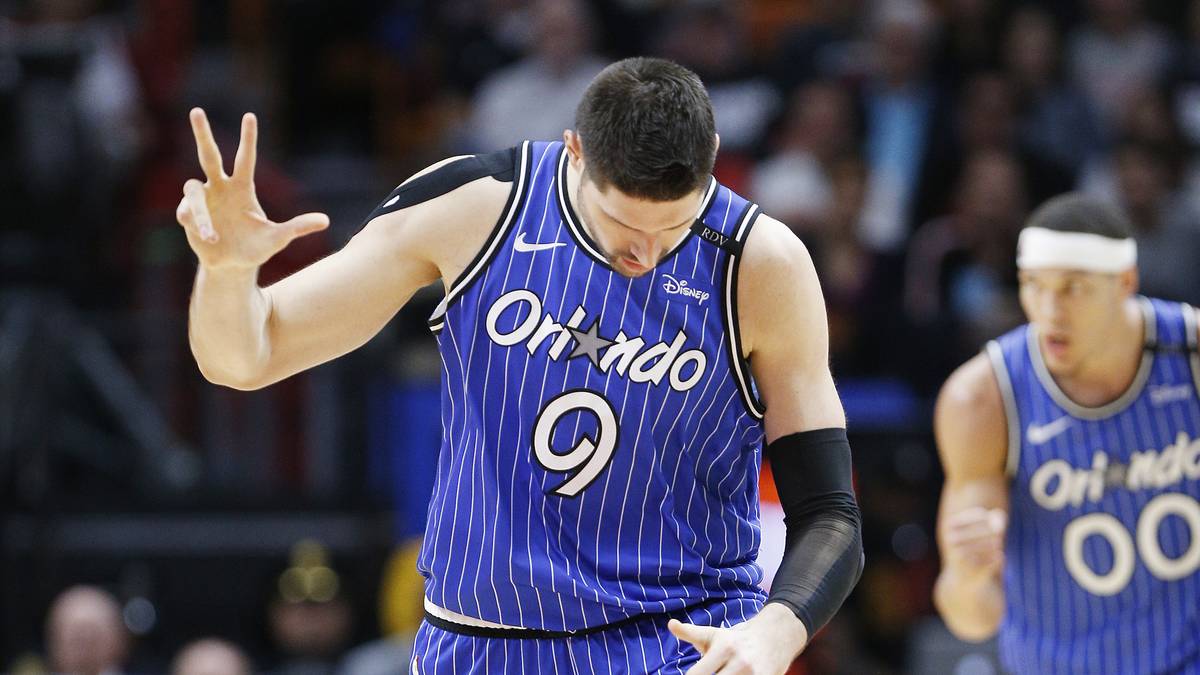 NIKOLA VUCEVIC (Orlando Magic): Nach einer persönlichen Rekordsaison steht der Montenegriner sicherlich bei vielen Teams auf dem Zettel. Die erste Geige in einem Team kann er nicht spielen, das haben die Playoffs gezeigt, als seine Quoten in den Keller gingen. Aber unter anderem die Mavs sollen ihn auf dem Zettel haben. Dort könnte er hinter Porzingis und Doncic die dritte Option sein