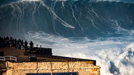 Nazaré sorgt für Verwirrung: Wer surft die größte Welle der Welt?