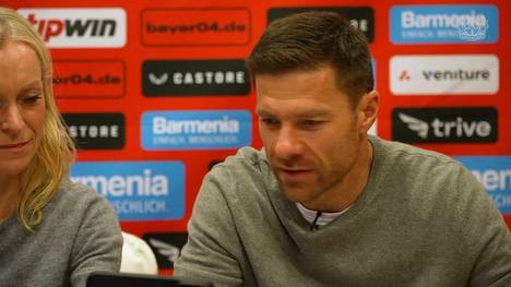 Bayer-Trainer Xabi Alonso fällt für das Bundesliga-Spiel der Werkself gegen Eintracht Frankfurt aus – der Coach ist gesperrt. Auf der Pressekonferenz vor der Partie spricht er über die veränderte Herangehensweise an die Partie.
