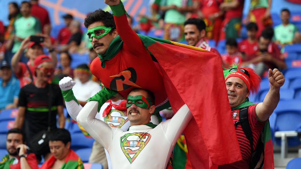 Supermänner in Rot und Grün. Portugal kann sich auf einfallsreiche Fans verlassen