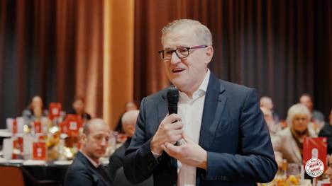 Bayerns Vorstandsvorsitzender Jan-Christian Dreesen spricht nach dem letzten Gruppenspiel in der Champions League über die Leistung der Mannschaft und hebt dabei zwei Bayern-Stars besonders hervor.