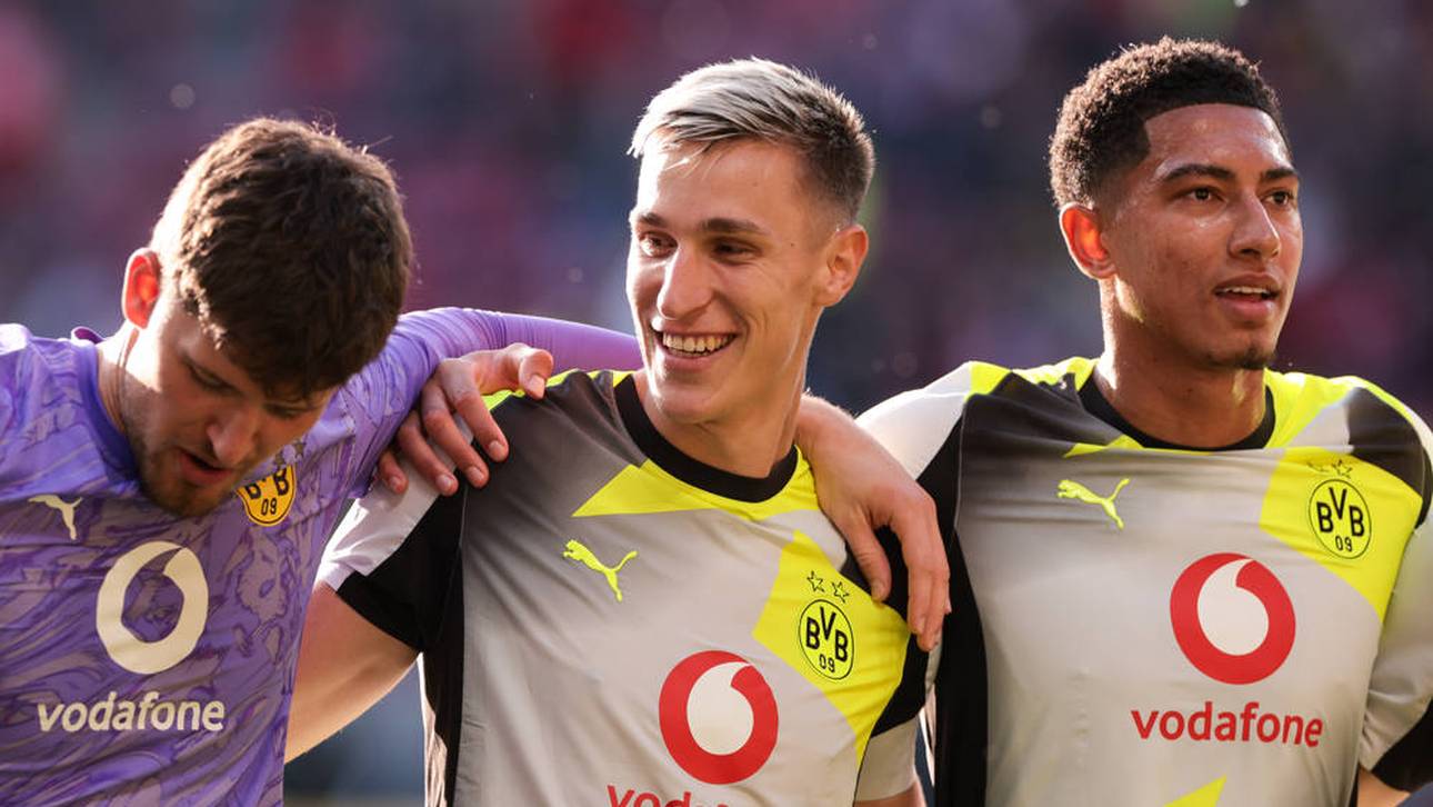 Nico Schlotterbeck (m.) vom BVB hat mit einer Meister-Ansage aufhorchen lassen