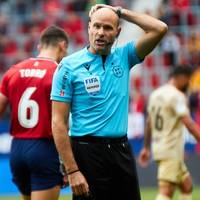 Nach 15 Jahren im Oberhaus wurde der FIFA-Schiedsrichter Lahoz bei der Auswahl der Referees für die kommende Saison nicht mehr berücksichtigt.