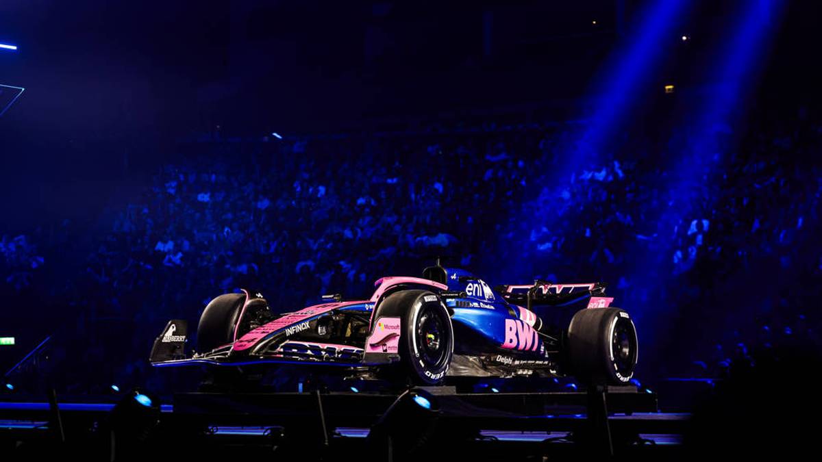 Ihr Arbeitsgerät für die kommende Saison ist wie gewohnt pink und blau und hört auf den Namen "A525". Ob damit Erfolge gelingen?