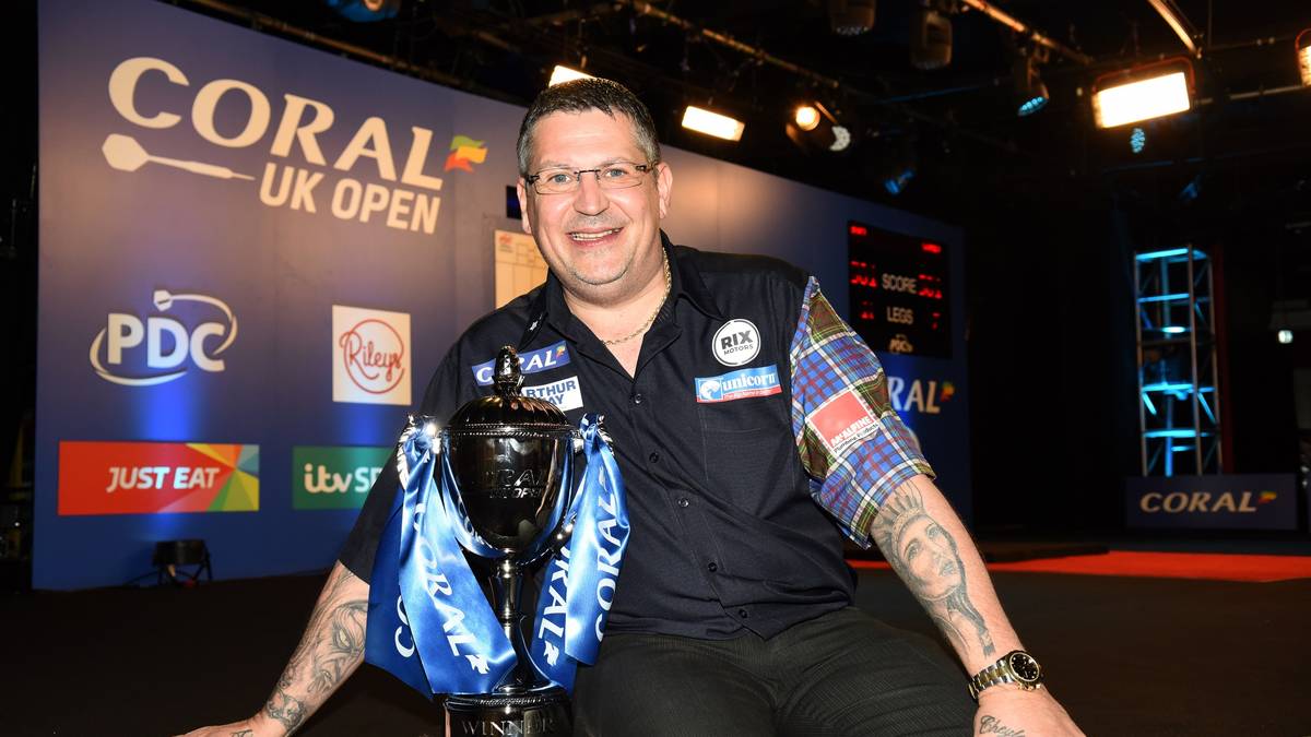 UK OPEN, 1. bis 3. März: Beim "FA Cup des Darts" gibt es keine Setzliste, weswegen die Topstars im K.o.-System bereits sehr früh aufeinandertreffen können. Jede Runde wird neu ausgelost. Es ist das Turnier mit den meisten Teilnehmern: 128 Spieler gehen an der Start. Jedermann kann sich von Pub-Level an qualifizieren. 2018 siegte Gary Anderson