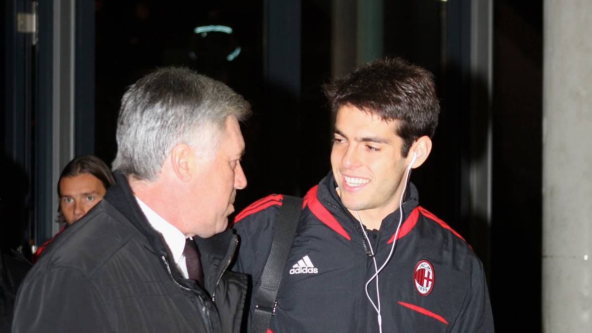 DER STARFLÜSTERER: Als ein entscheidendes Erfolgsgeheimnis Ancelottis gilt: Er kann mit den Stars. Über seine menschlichen Qualitäten hörte man fast immer nur das Beste, auch bei den Größten ihres Fachs fand er stets den richtigen Umgang: Sei es Kaka bei Milan...