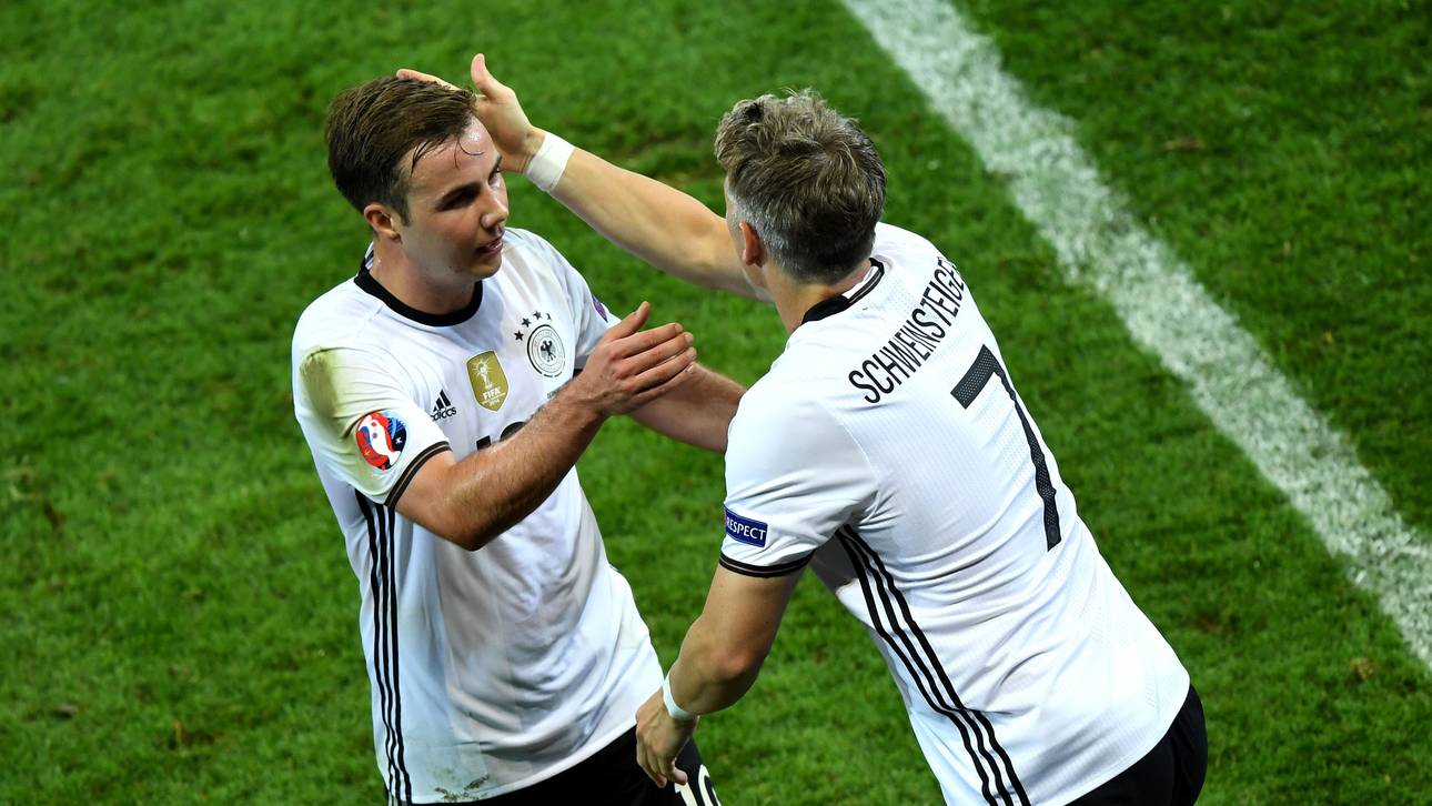 Schweinsteiger spricht Götze Mut zu