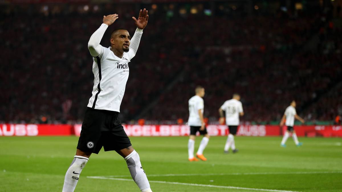 KEVIN-PRINCE BOATENG: Eintrachts Leader! Pushte in seiner Berliner Heimat seine Mitspieler, ging mit bärenstarker Zweikampfführung voran und leitete beide Treffer ein. Brauchte nur am Ende Glück, dass er keinen Elfmeter gegen sich gepfiffen bekam - SPORT1-Note: 1