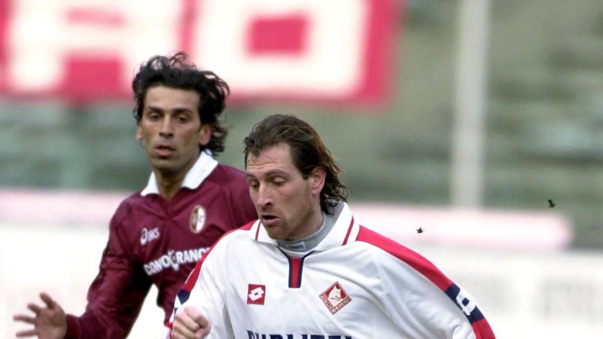 PLATZ 6: PAOLO POGGI (vorne, Piacenza Calcio) - der italienische Rekordtreffer geht auf das Konto des Piacenza-Stürmers, der in der Saison 2001/02 gerade mal 8,1 Sekunden benötigte, um beim 3:1-Sieg bei der Fiorentina für einen Paukenschlag zu sorgen